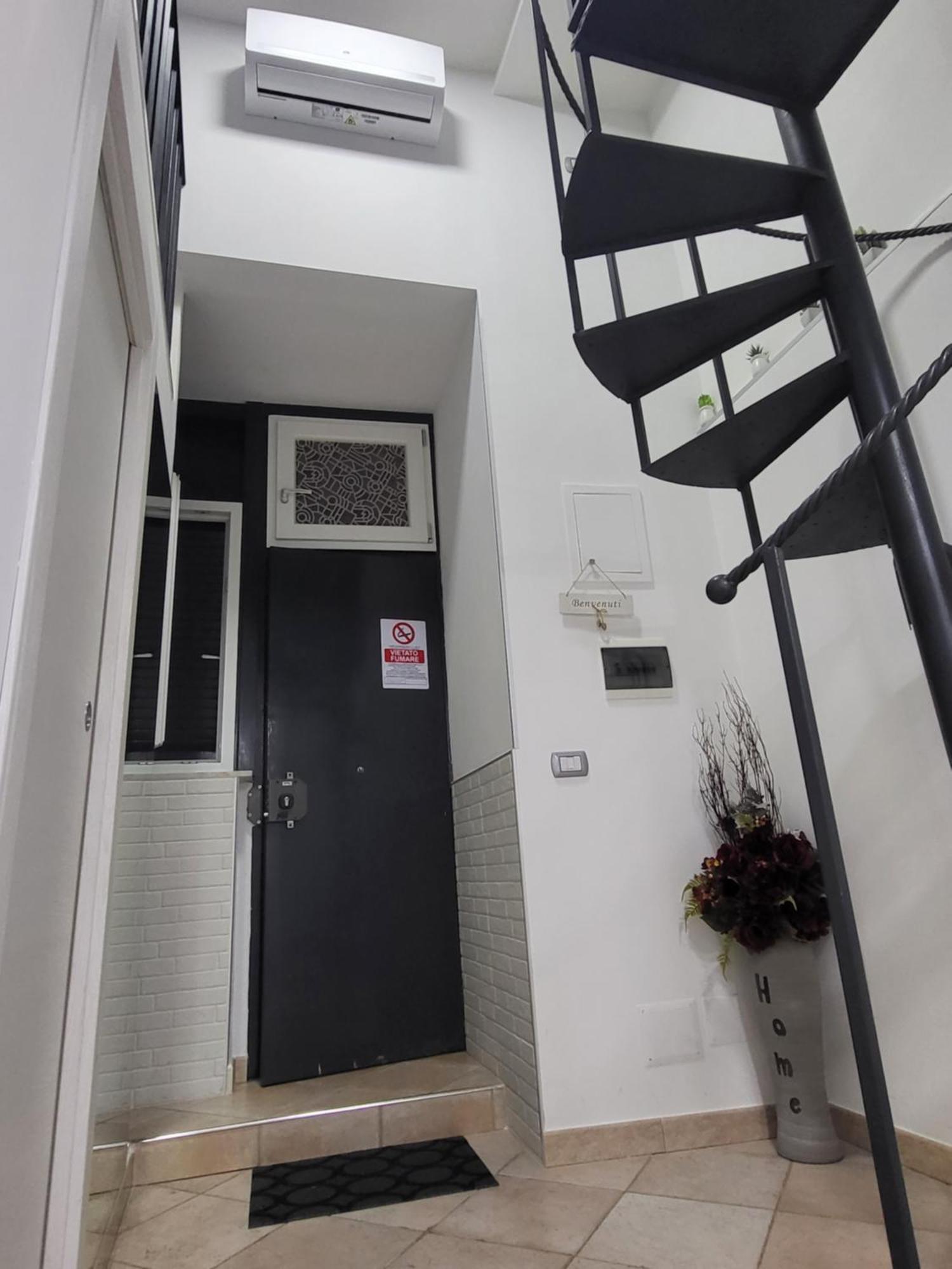 L'Approdo Di Dante Apartment Naples Bilik gambar