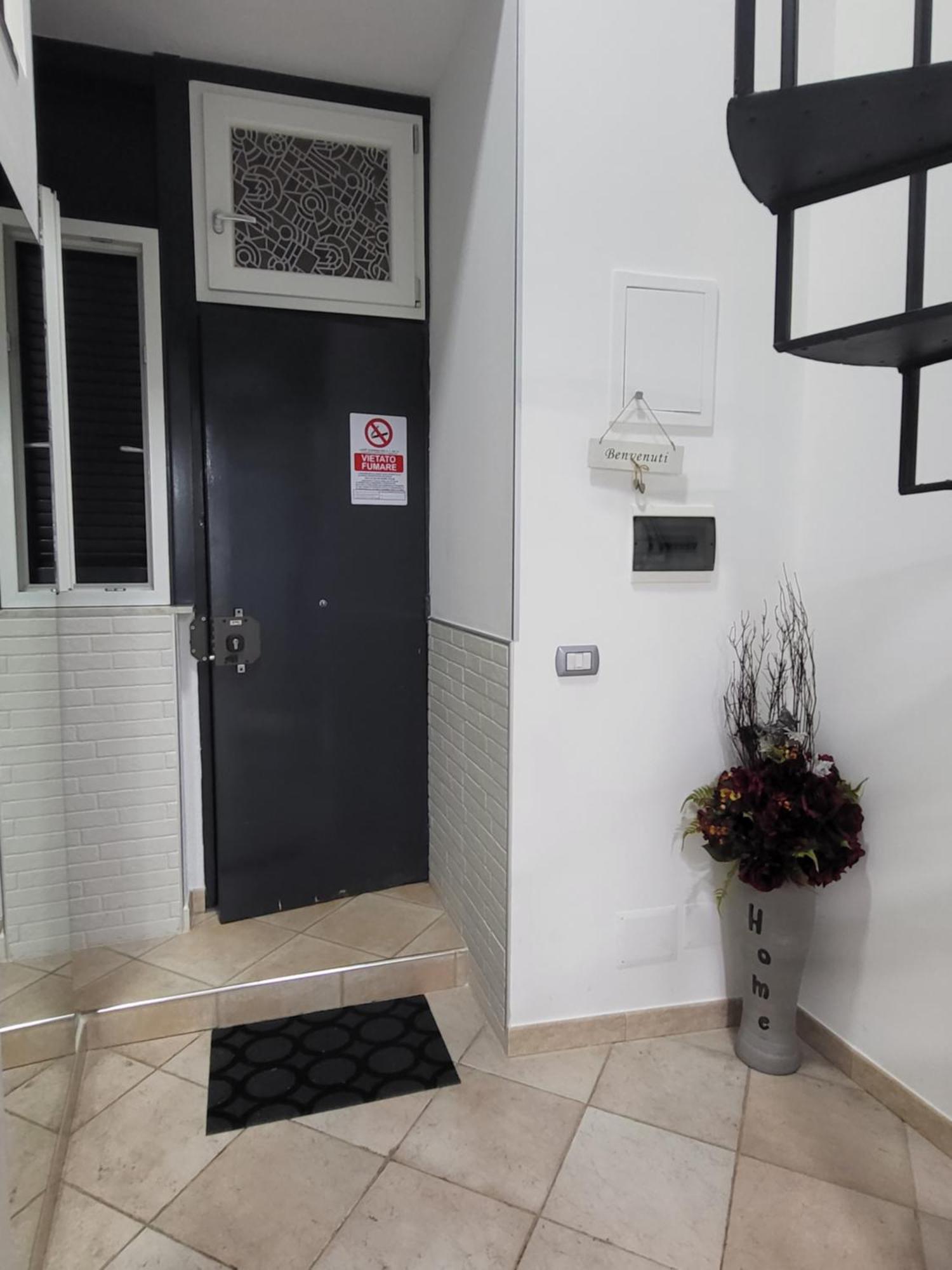 L'Approdo Di Dante Apartment Naples Bilik gambar